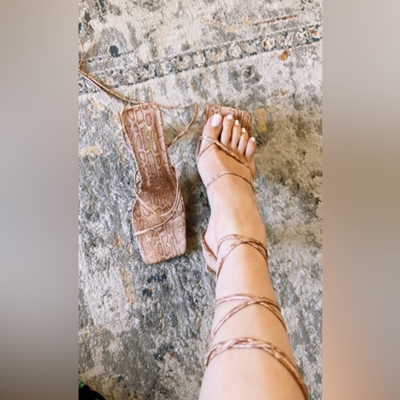 MISSGUIDED Lace Up Snake Print‎ Heels Size 8.5 - Picture 6 of 7